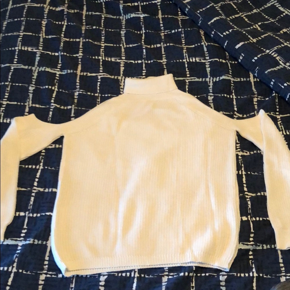 Turtleneck sweater with cut out shoulders